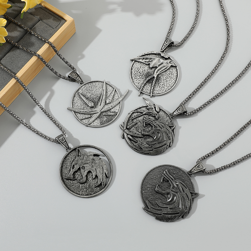 Retro Gaming Us - Retro Punk Wizard Necklace Monster Hunter